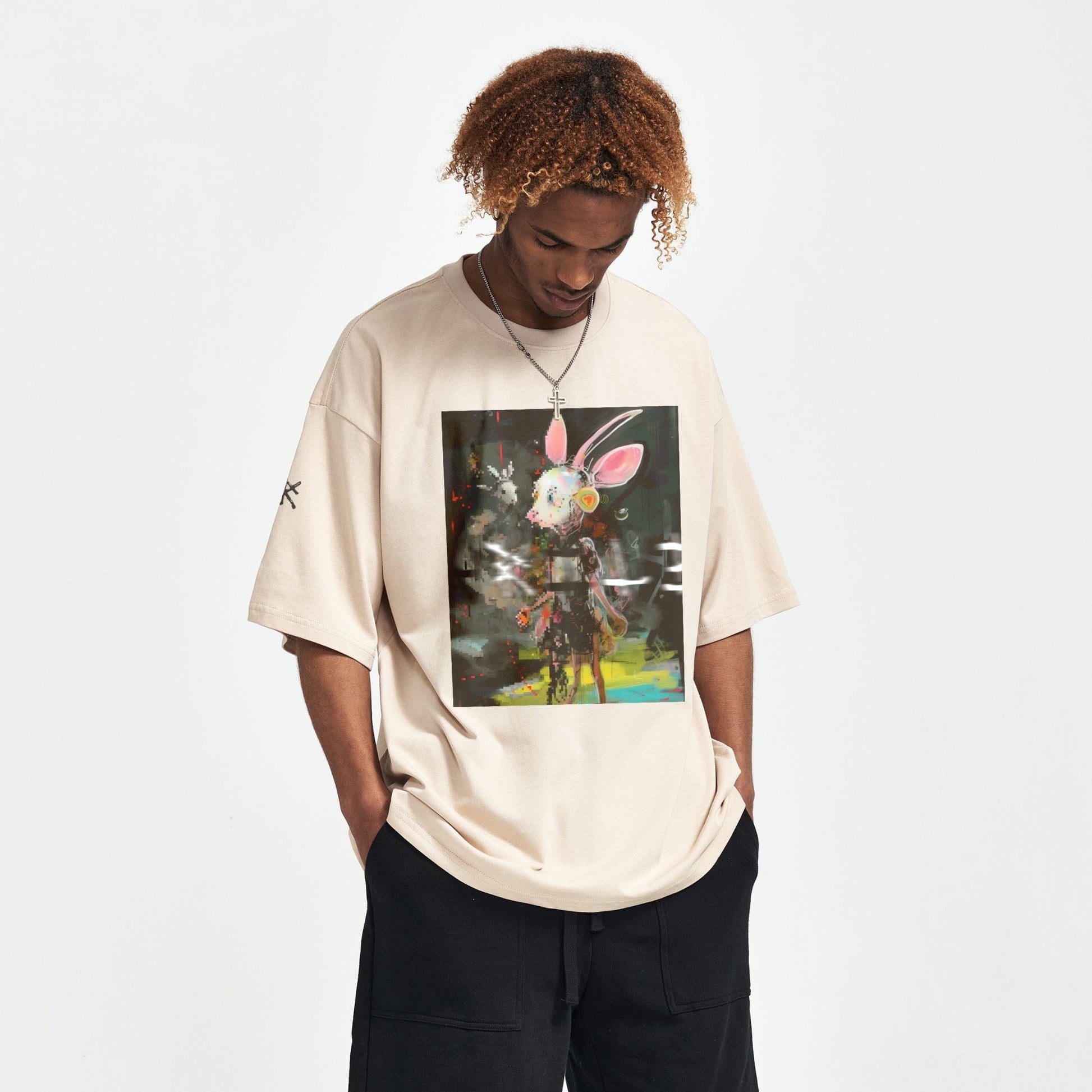 Front Model: BORRE Boxy T-Shirt in Light Khaki - Model - Rarileto
